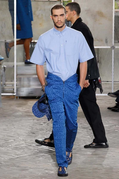 Look 17